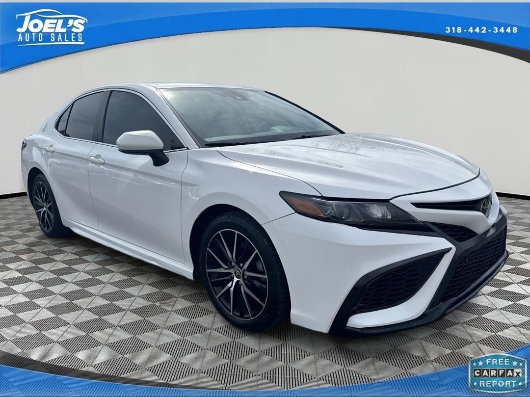 Toyota Camry SE 2021