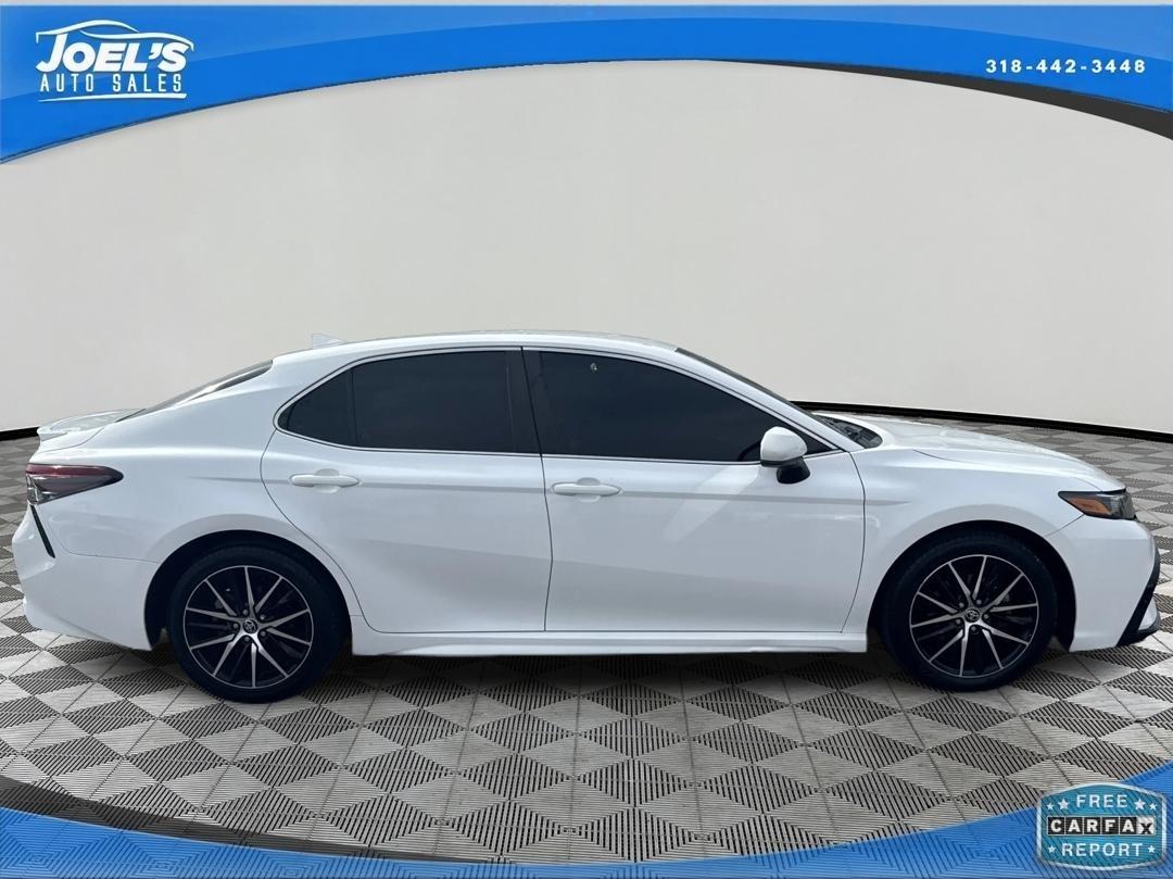 Toyota Camry SE 2021