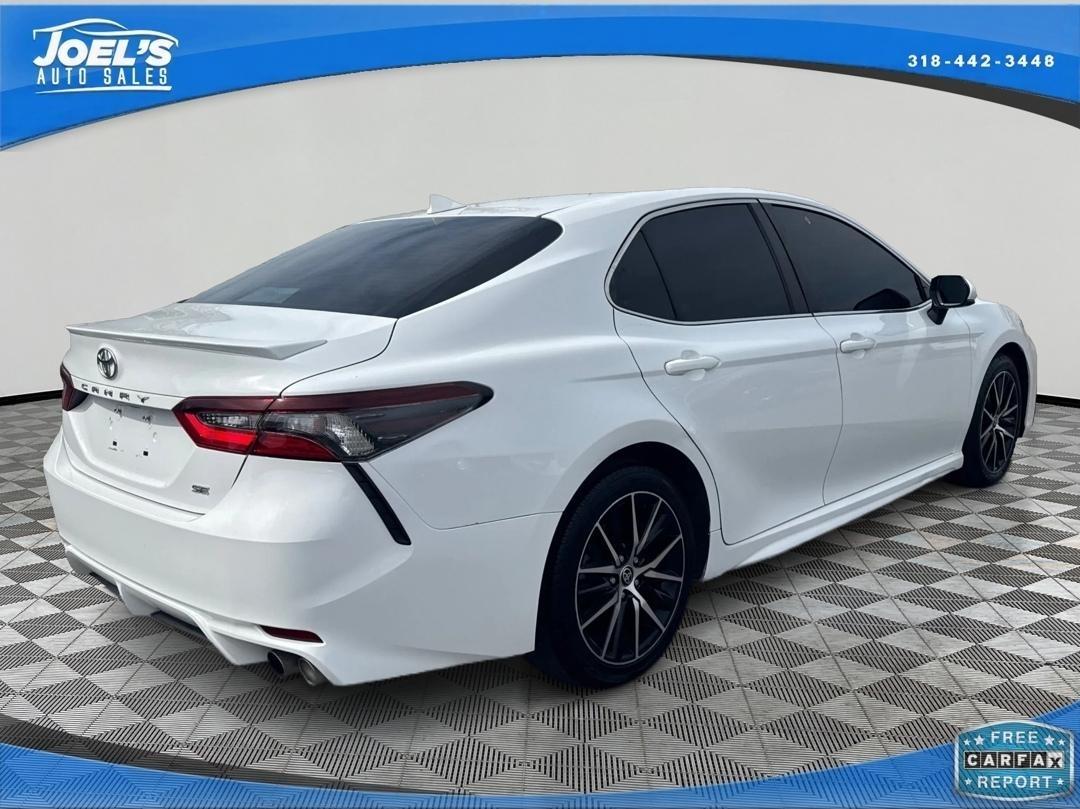 Toyota Camry SE 2021