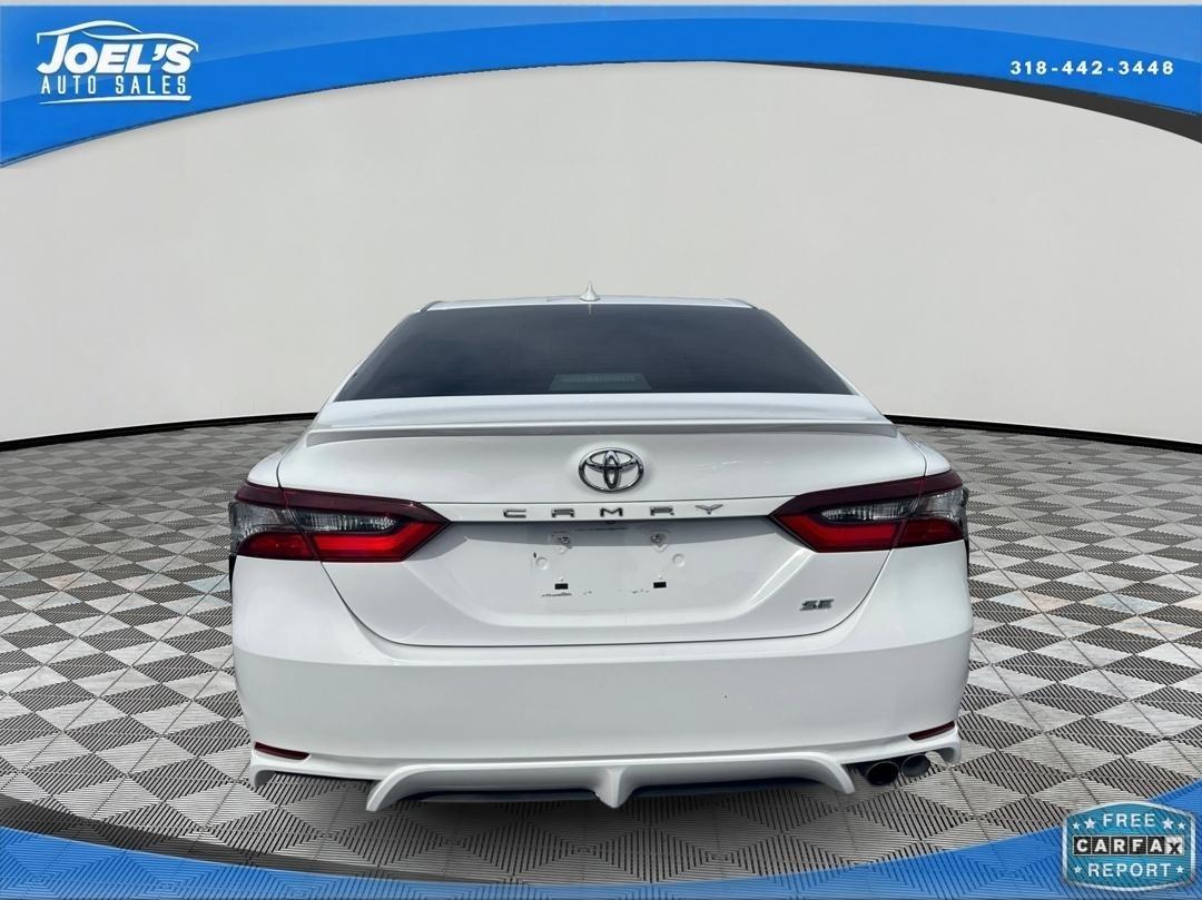 Toyota Camry SE 2021