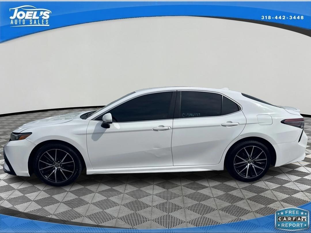 Toyota Camry SE 2021