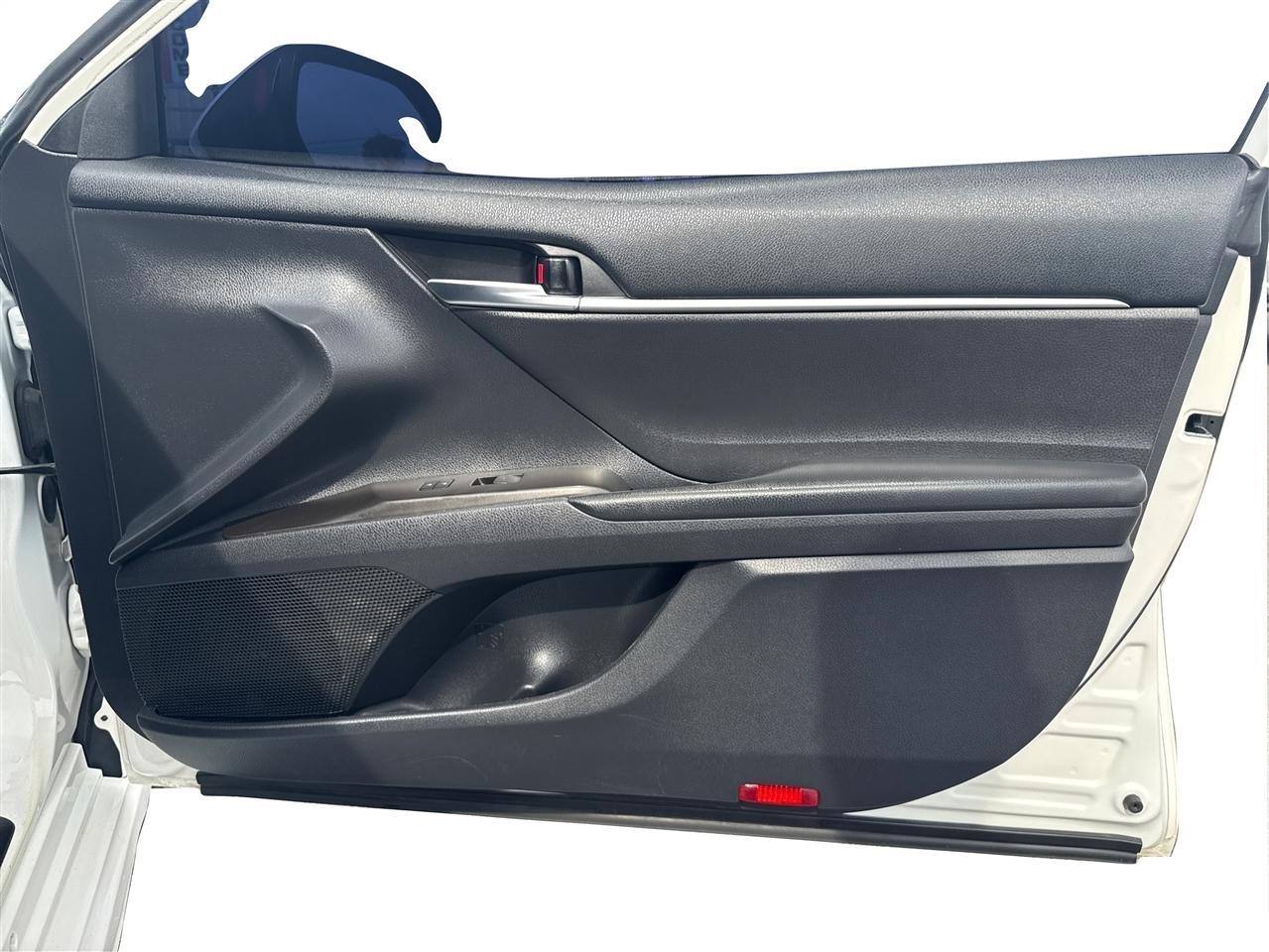 Toyota Camry SE 2021