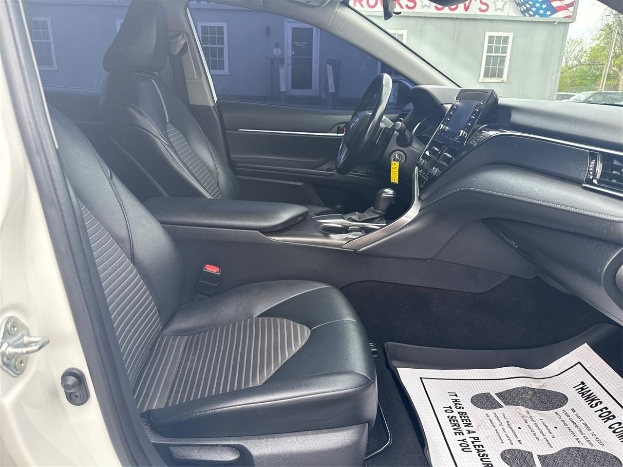 Toyota Camry SE 2021