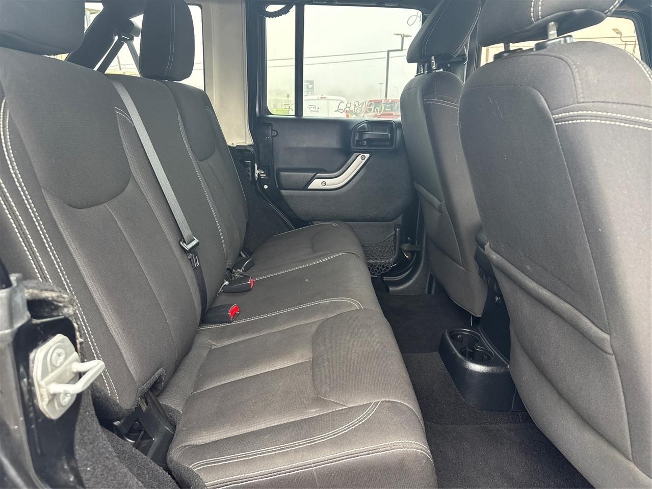 Jeep Wrangler Unlimited Sahara 4WD 2015