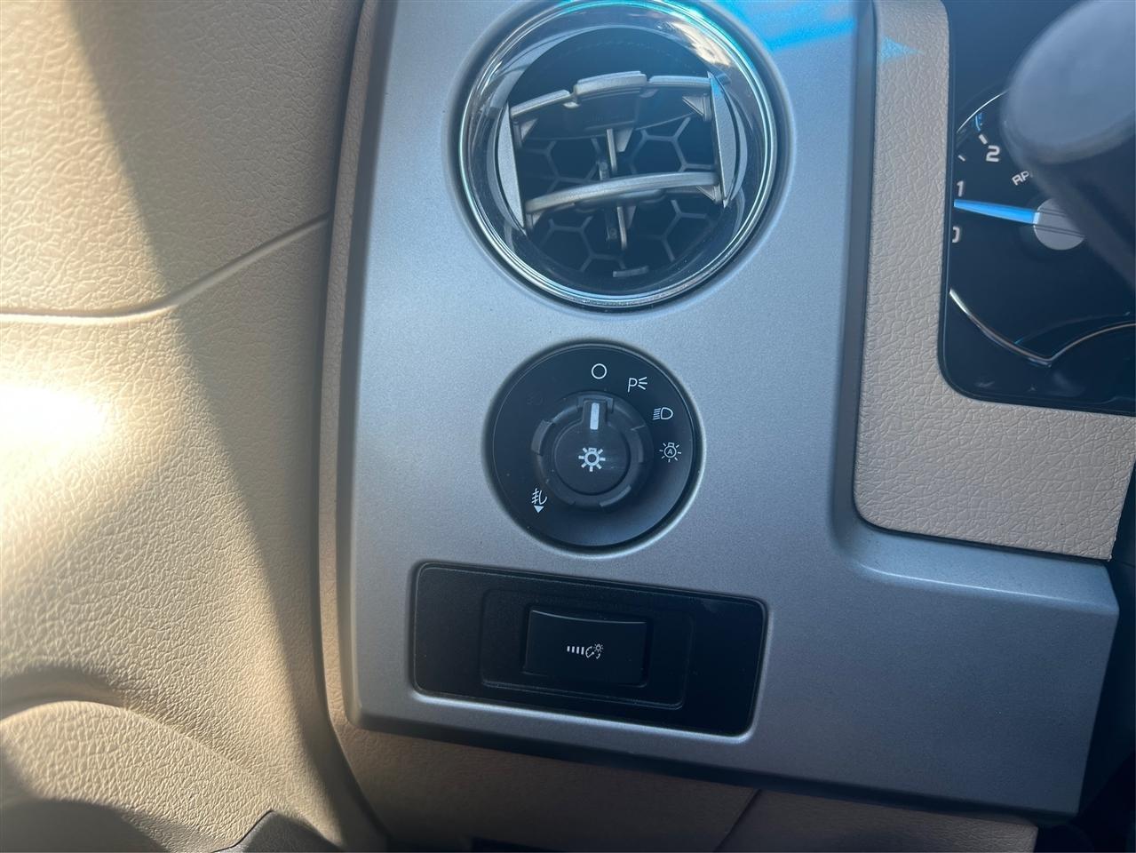 Ford F-150 Lariat SuperCrew 5.5-ft. Bed 2WD 2012