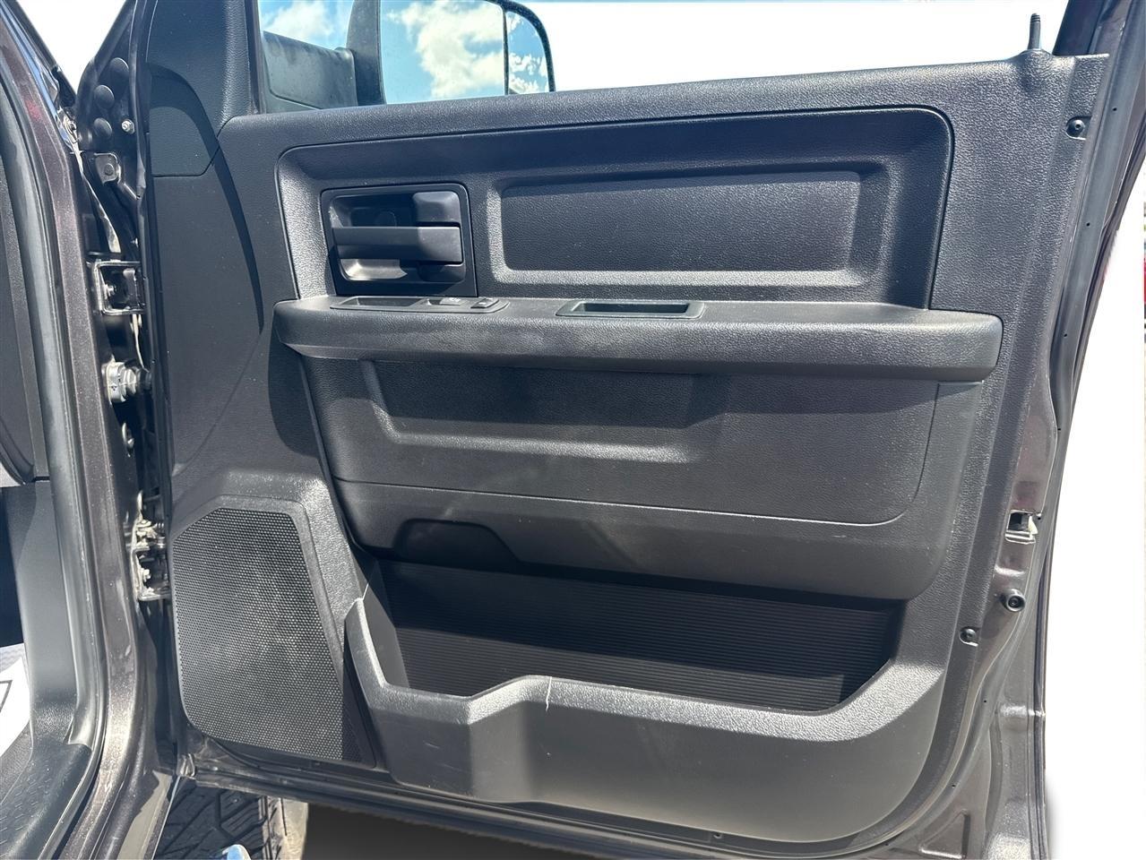 RAM 2500 Tradesman Crew Cab SWB 4WD 2017