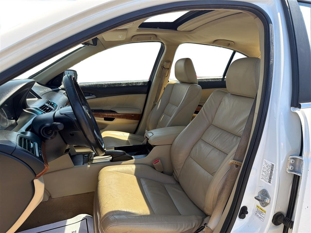 Honda Accord EX-L V-6 Sedan AT 2011