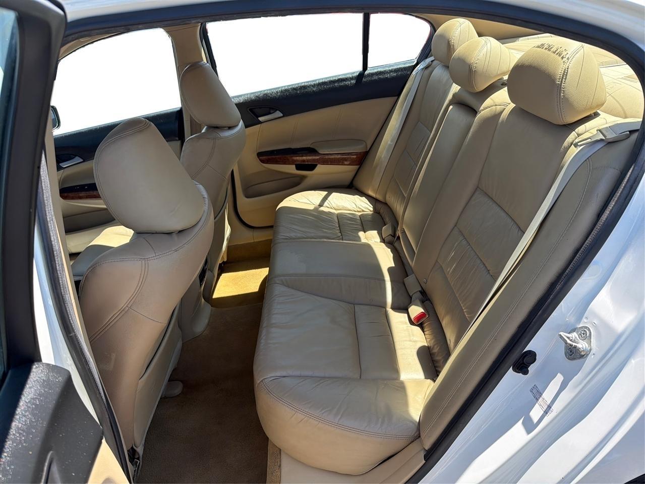 Honda Accord EX-L V-6 Sedan AT 2011