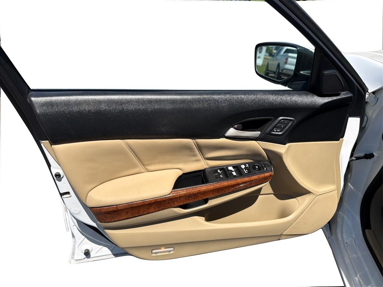 Honda Accord EX-L V-6 Sedan AT 2011