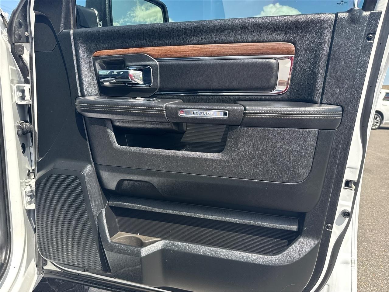 RAM 1500 Laramie Crew Cab SWB 4WD 2018