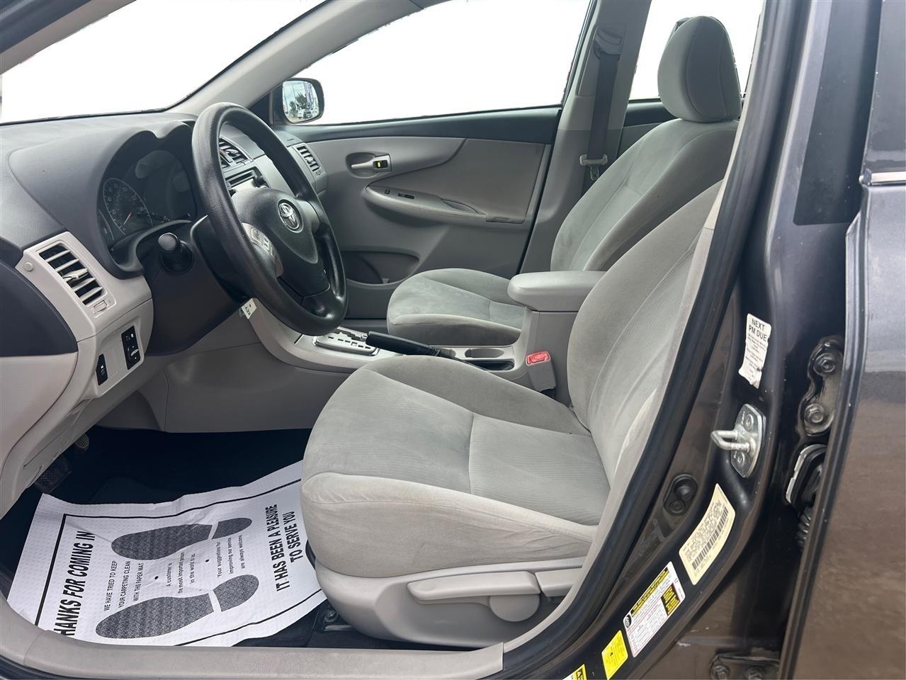 Toyota Corolla LE 4-Speed AT 2013