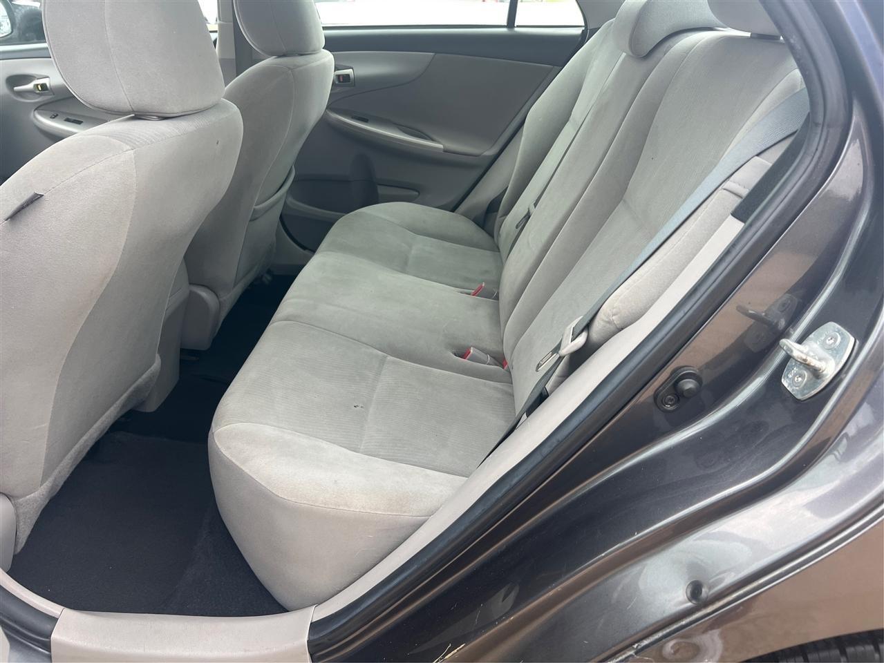 Toyota Corolla LE 4-Speed AT 2013