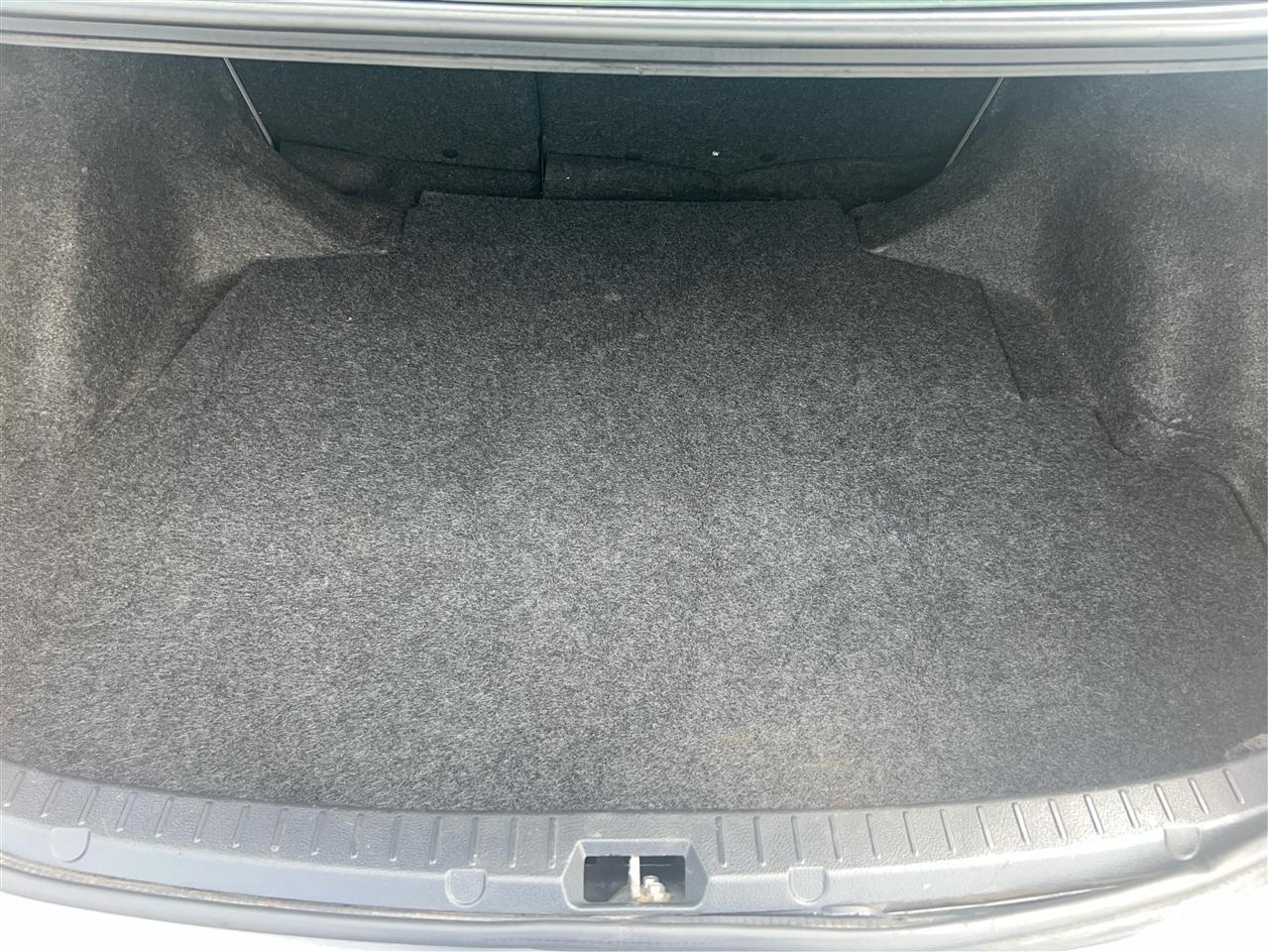 Toyota Corolla LE 4-Speed AT 2013