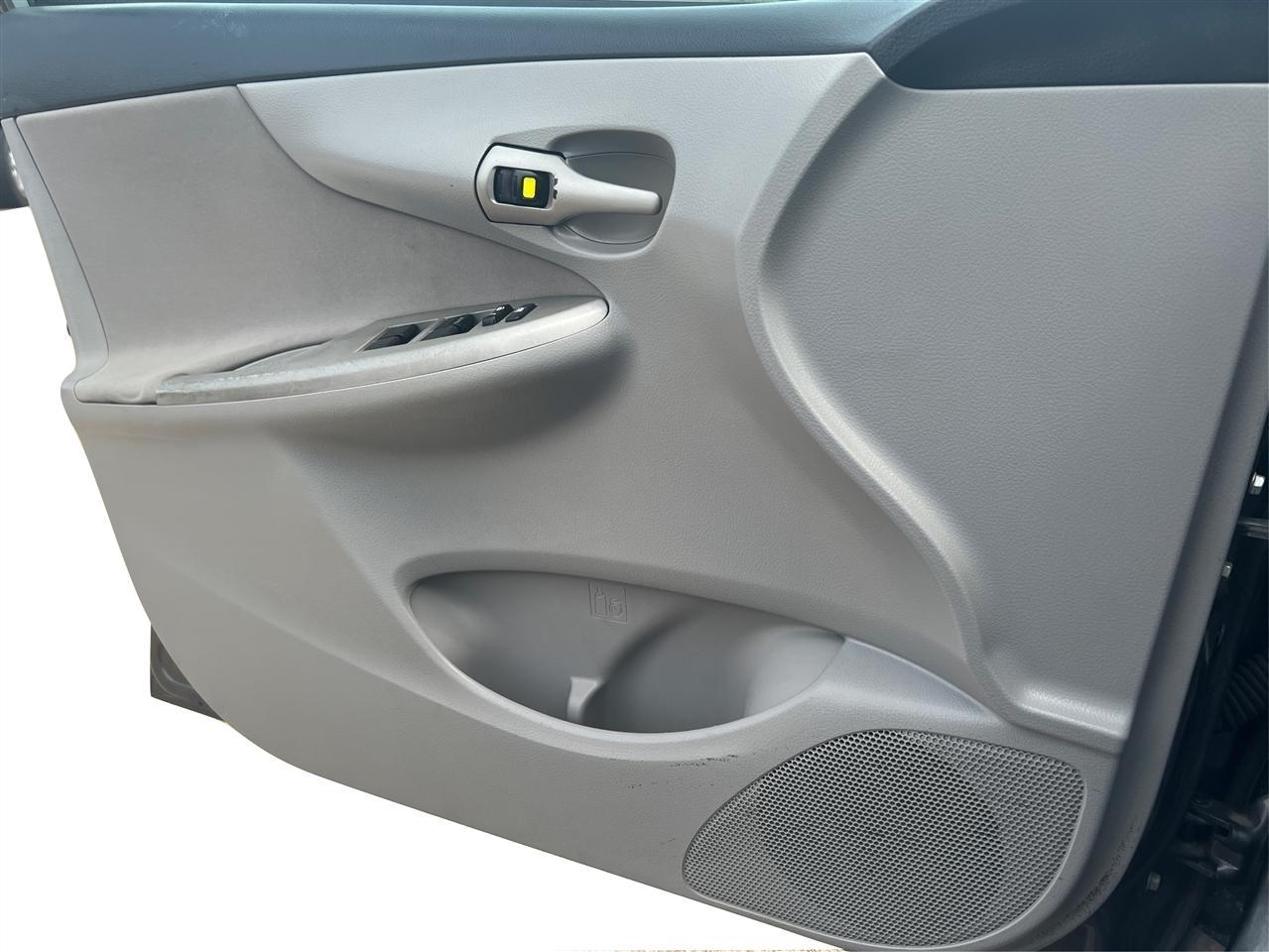 Toyota Corolla LE 4-Speed AT 2013