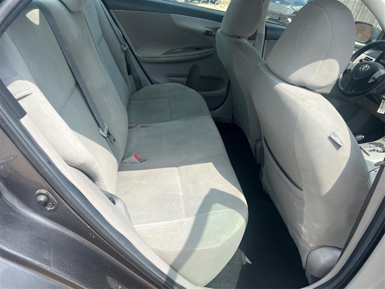 Toyota Corolla LE 4-Speed AT 2013