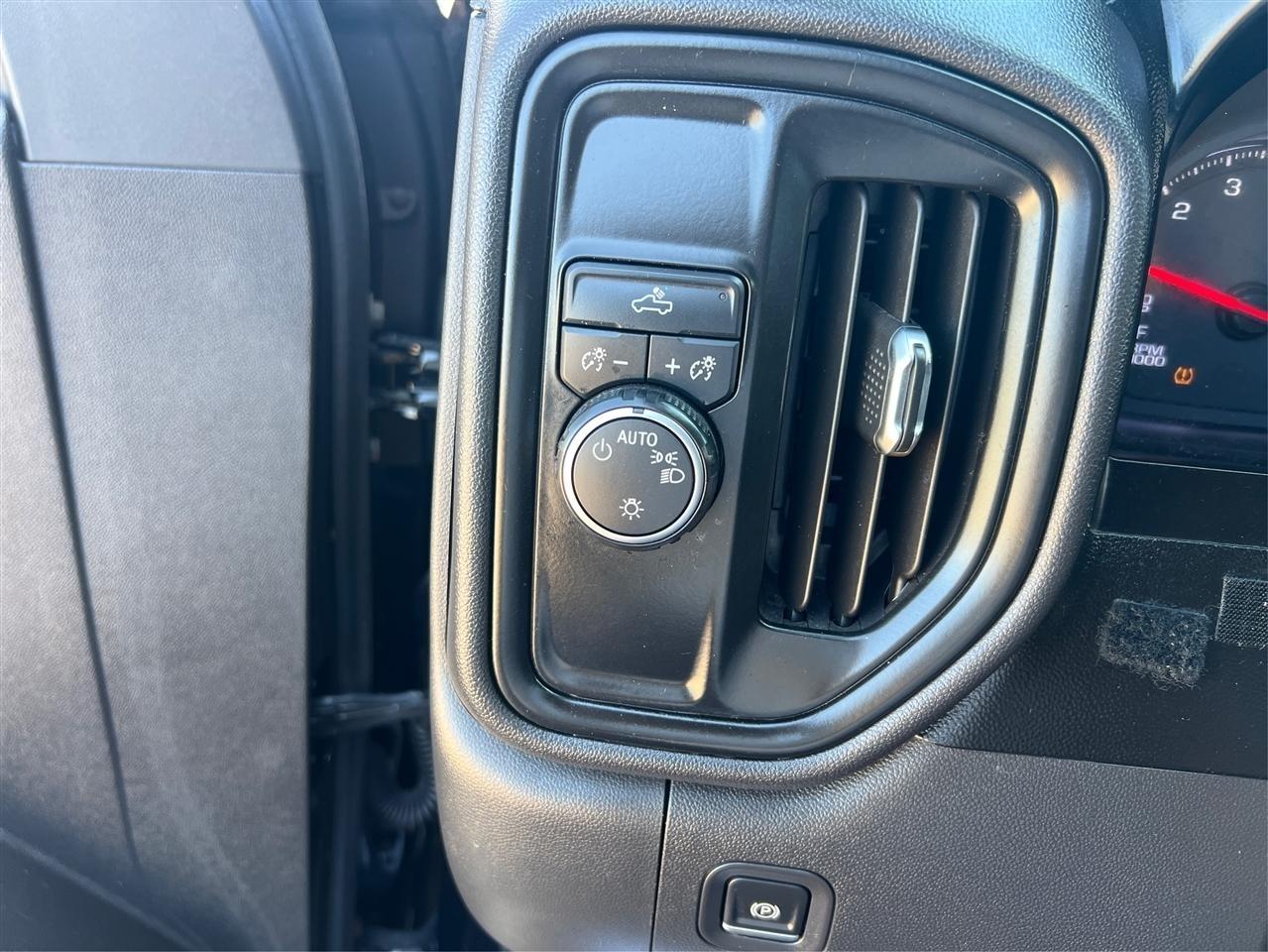Chevrolet Silverado 1500 Custom Crew Cab Long Box 2WD 2020