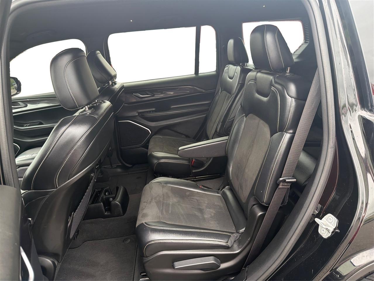 Jeep Grand Cherokee L Laredo 4WD 2021