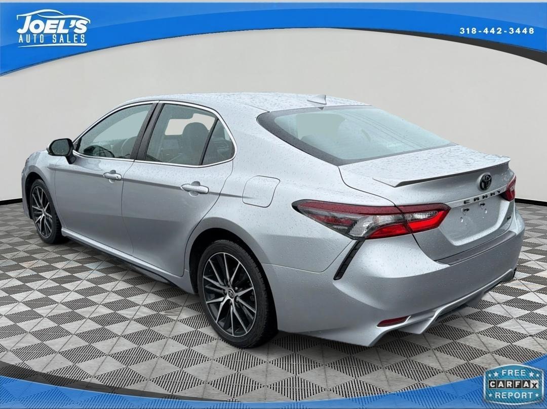 Toyota Camry SE 2022
