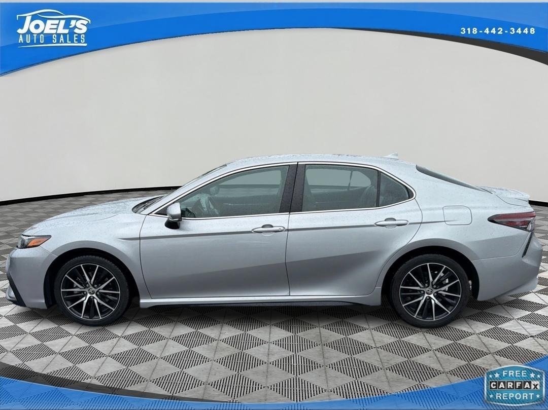 Toyota Camry SE 2022