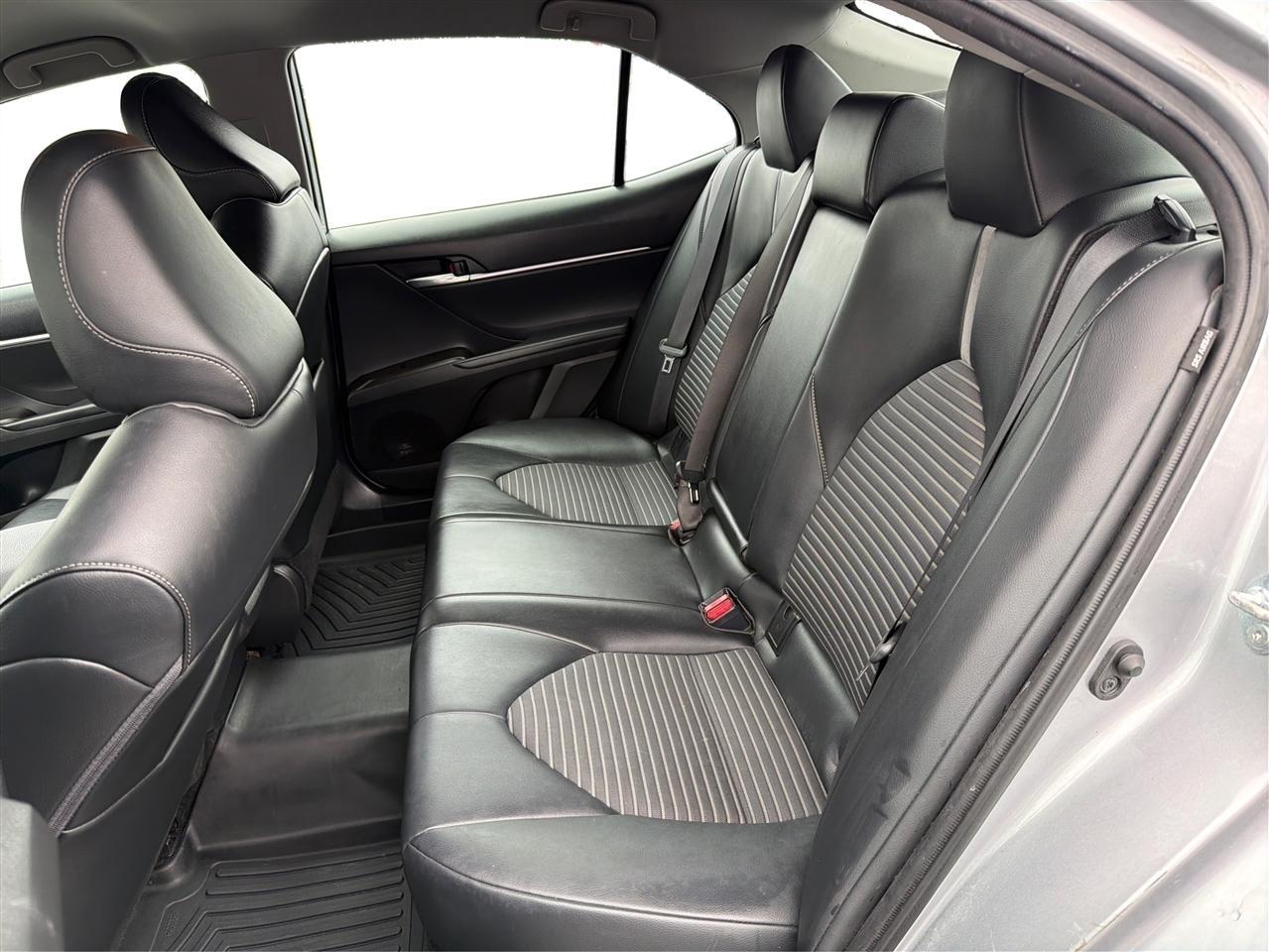 Toyota Camry SE 2022