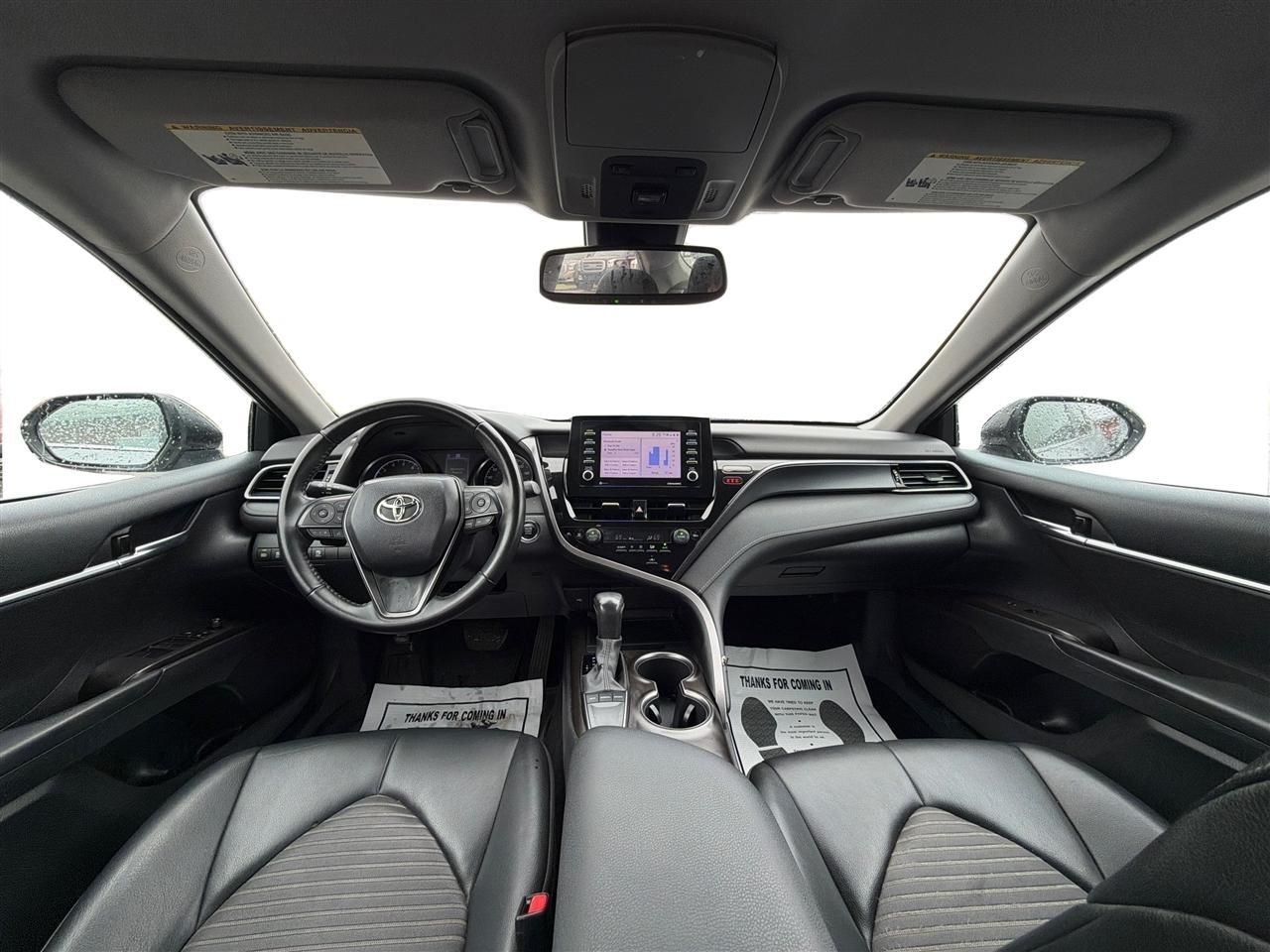 Toyota Camry SE 2022