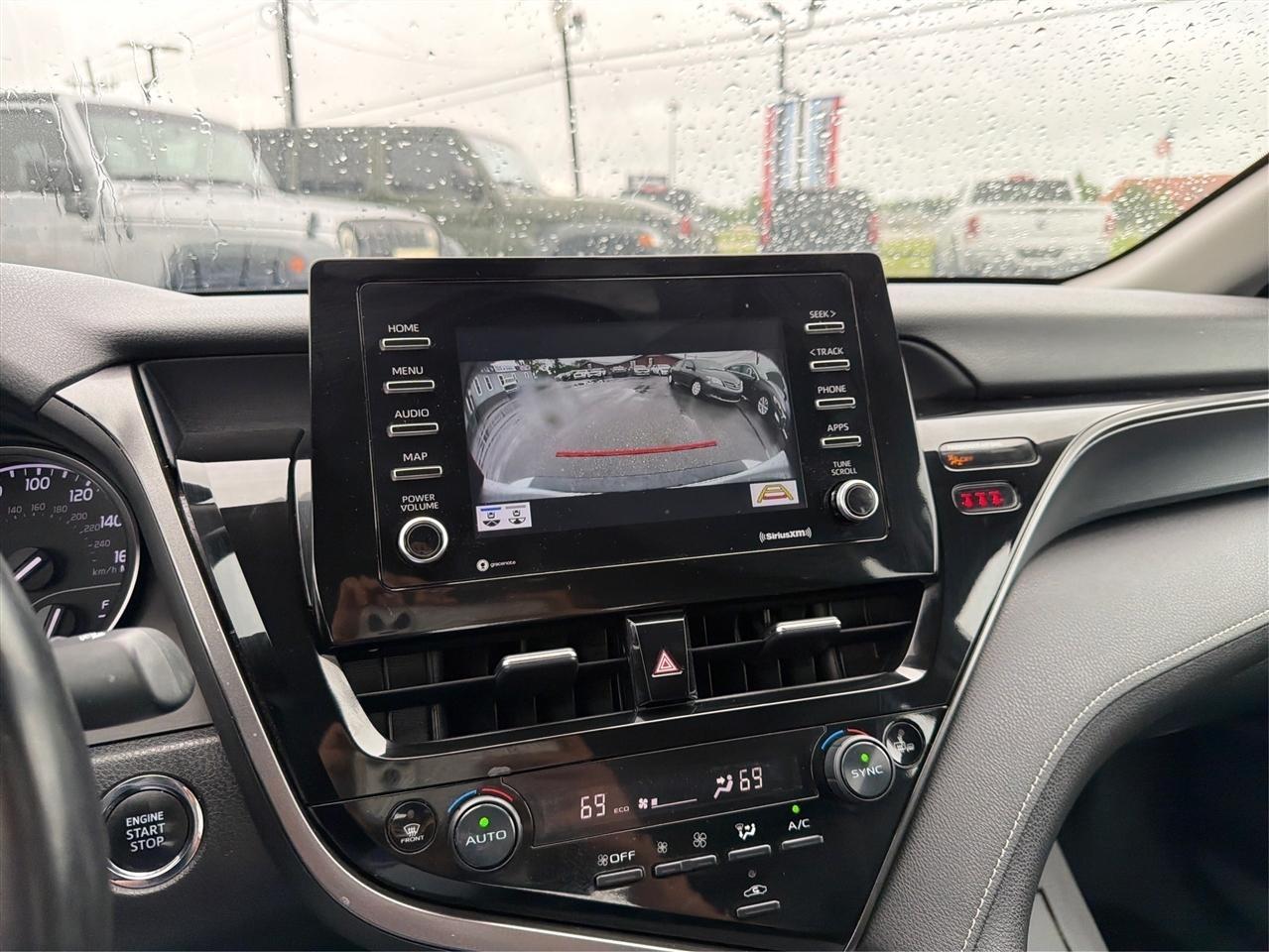 Toyota Camry SE 2022