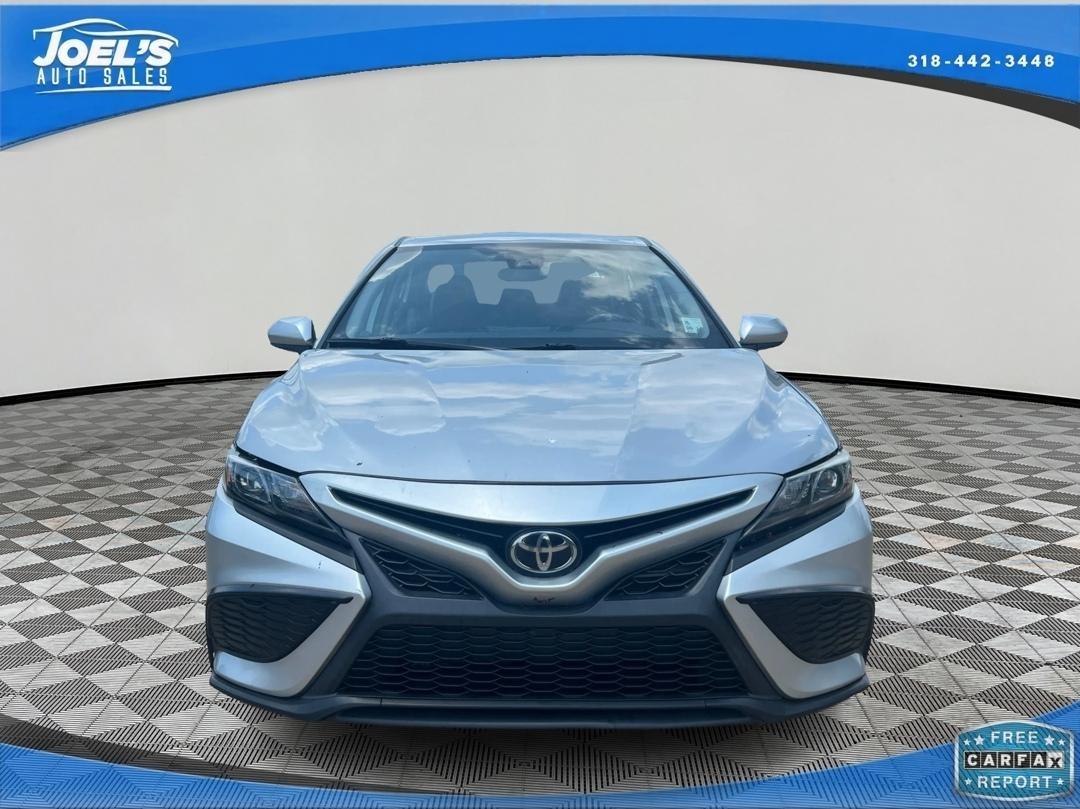 Toyota Camry SE 2021