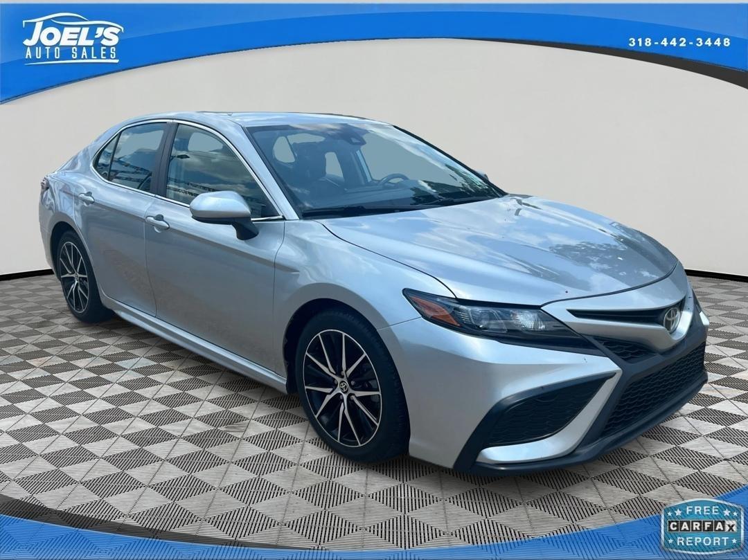 Toyota Camry SE 2021