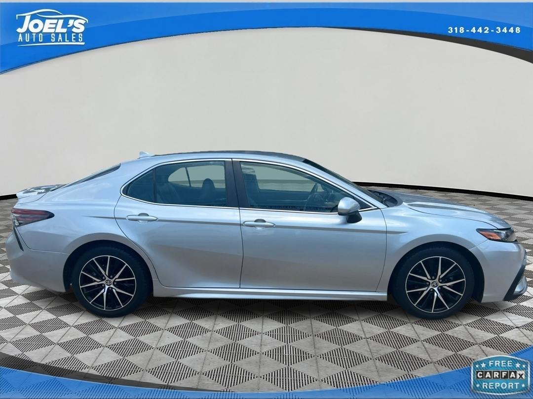 Toyota Camry SE 2021