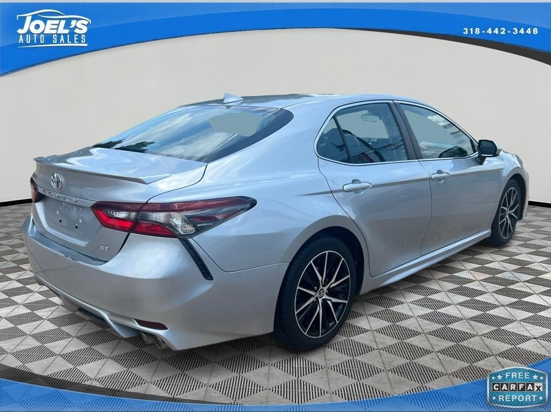Toyota Camry SE 2021