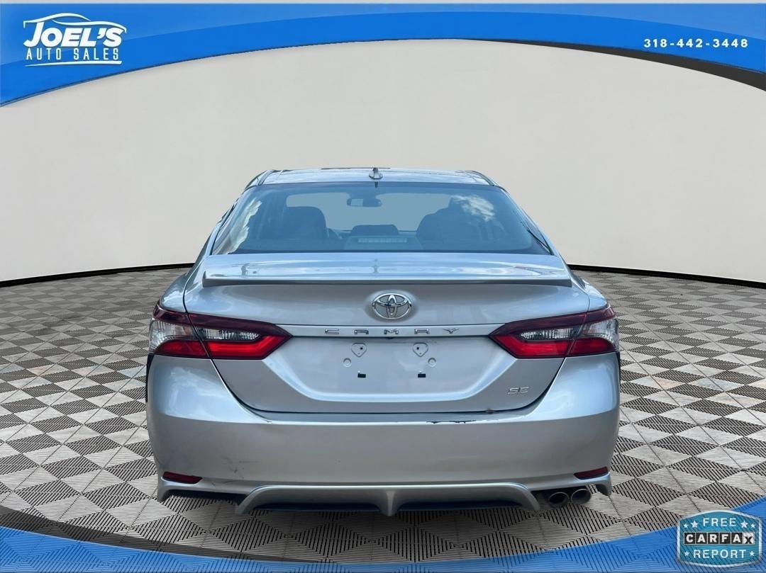 Toyota Camry SE 2021