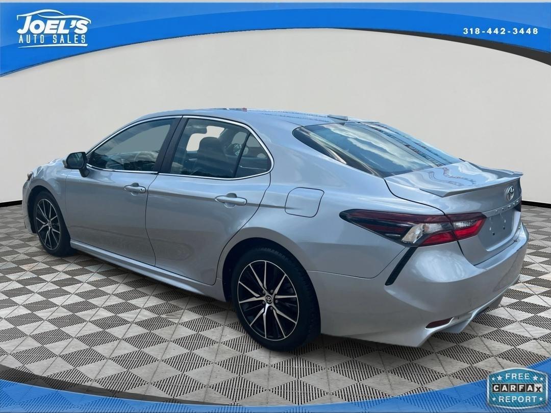 Toyota Camry SE 2021