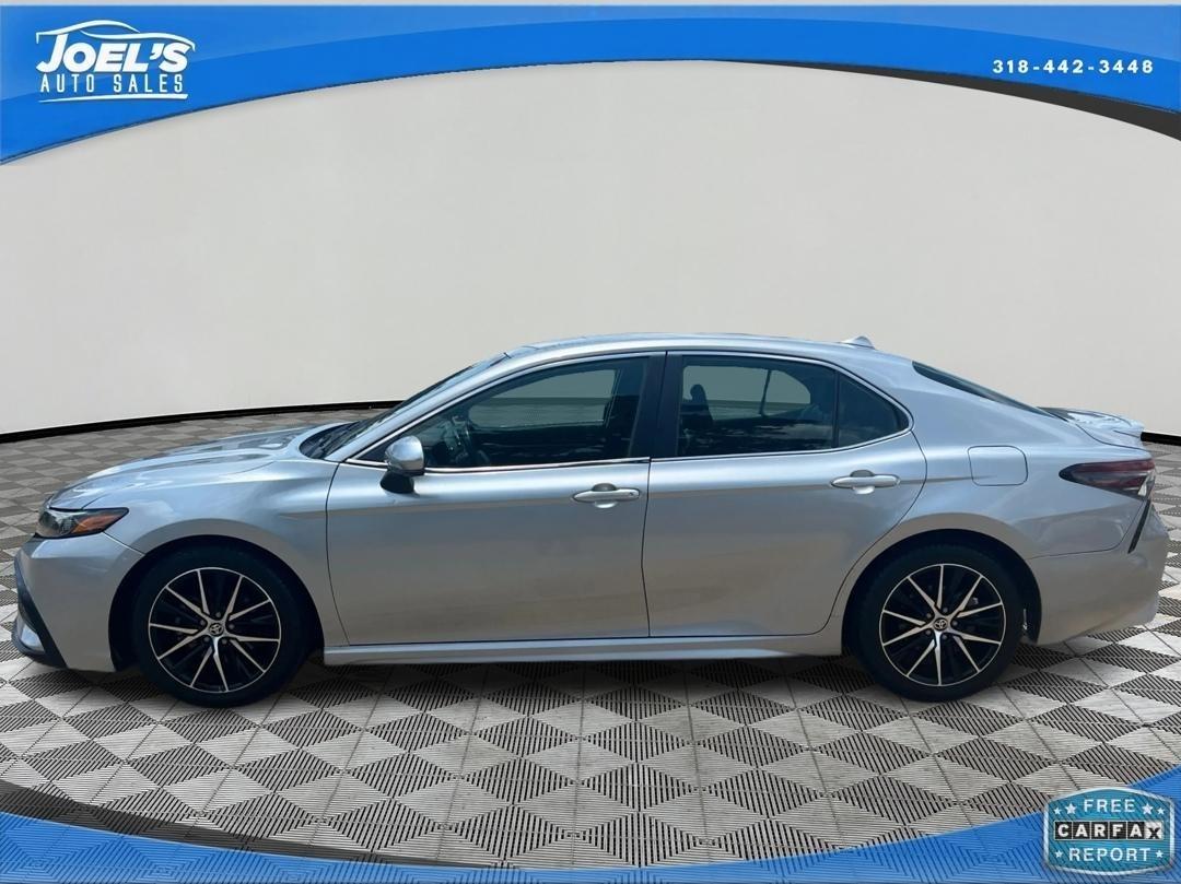 Toyota Camry SE 2021