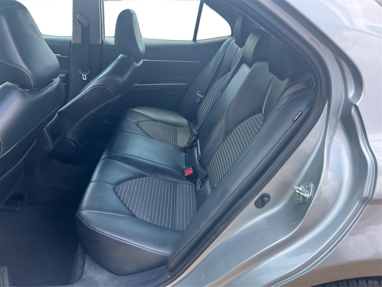 Toyota Camry SE 2021