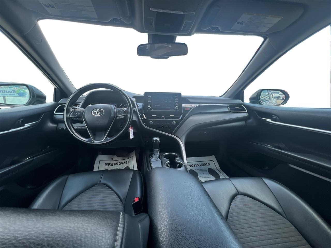 Toyota Camry SE 2021