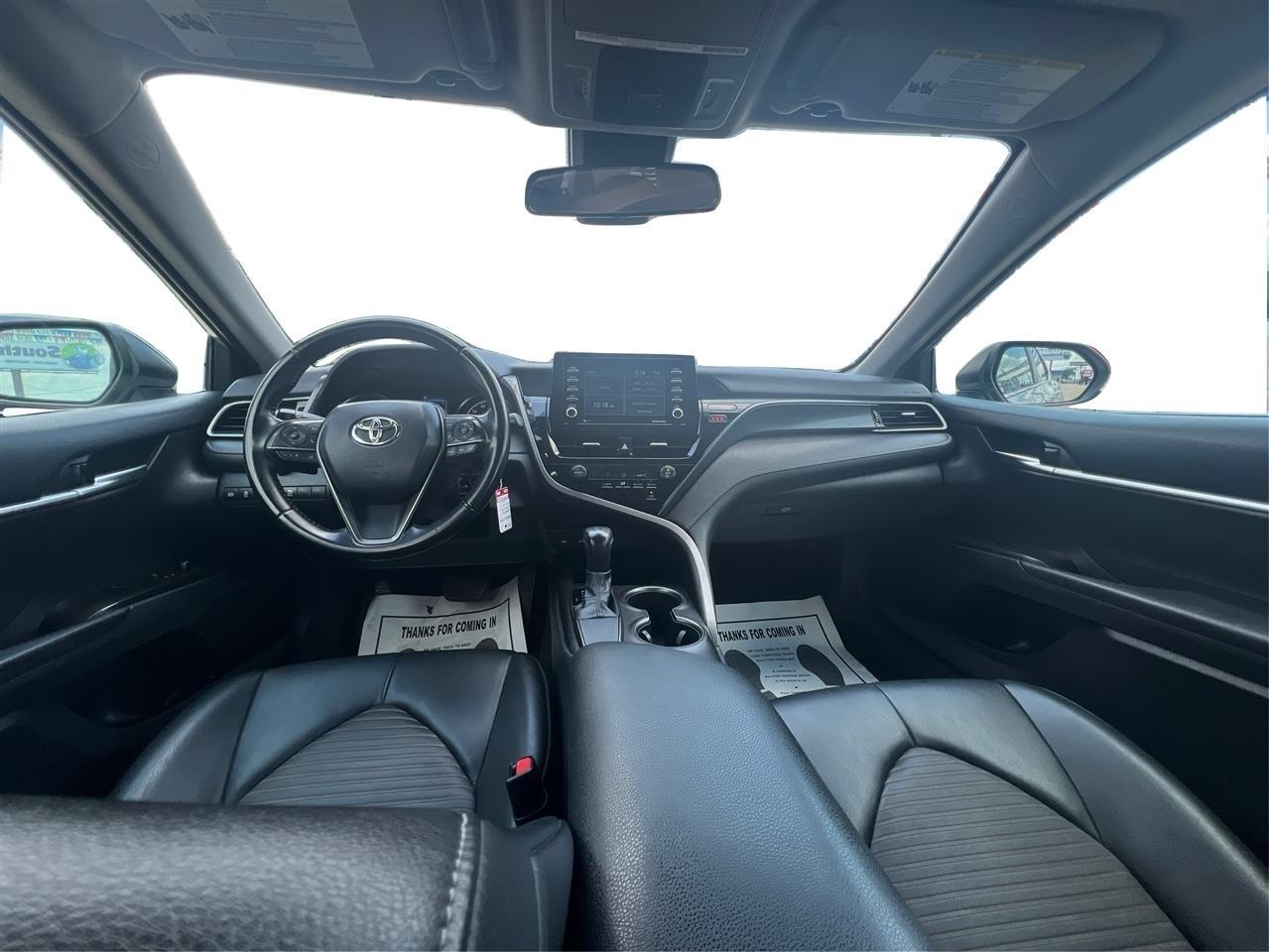 Toyota Camry SE 2021