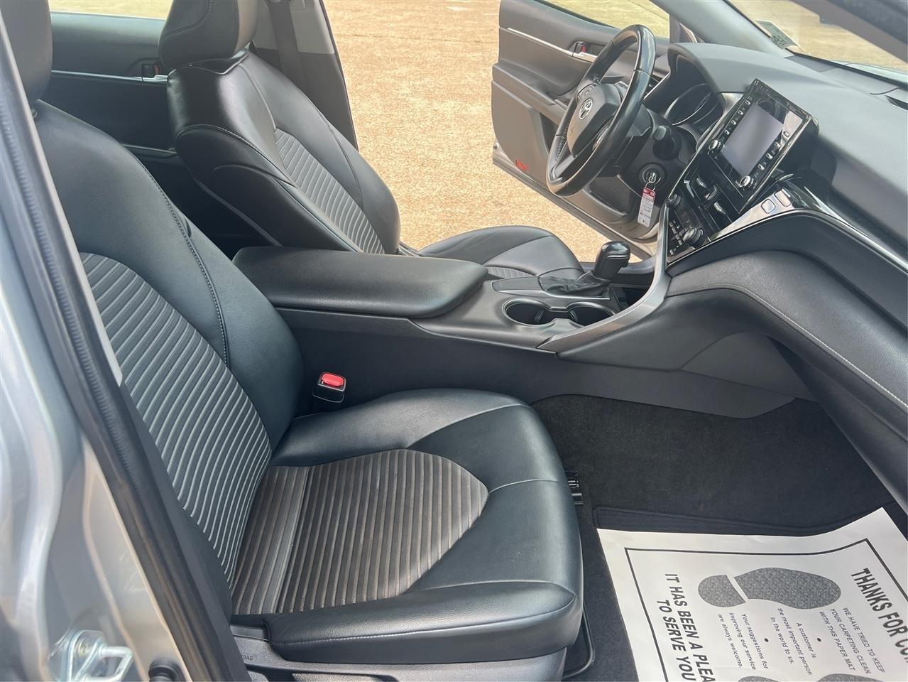 Toyota Camry SE 2021