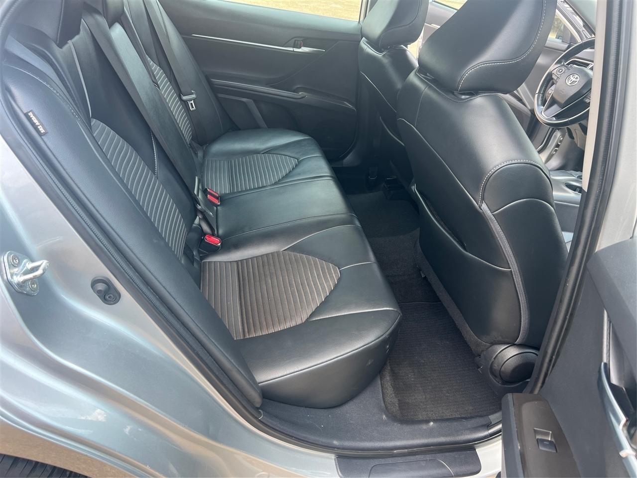 Toyota Camry SE 2021
