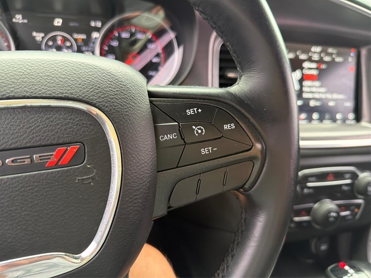Dodge Charger SE 2017