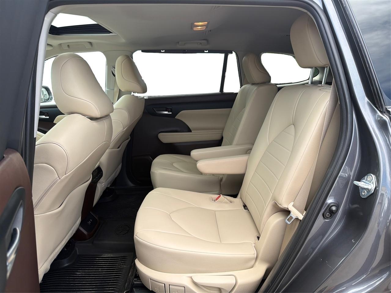 Toyota Highlander Hybrid XLE 2021