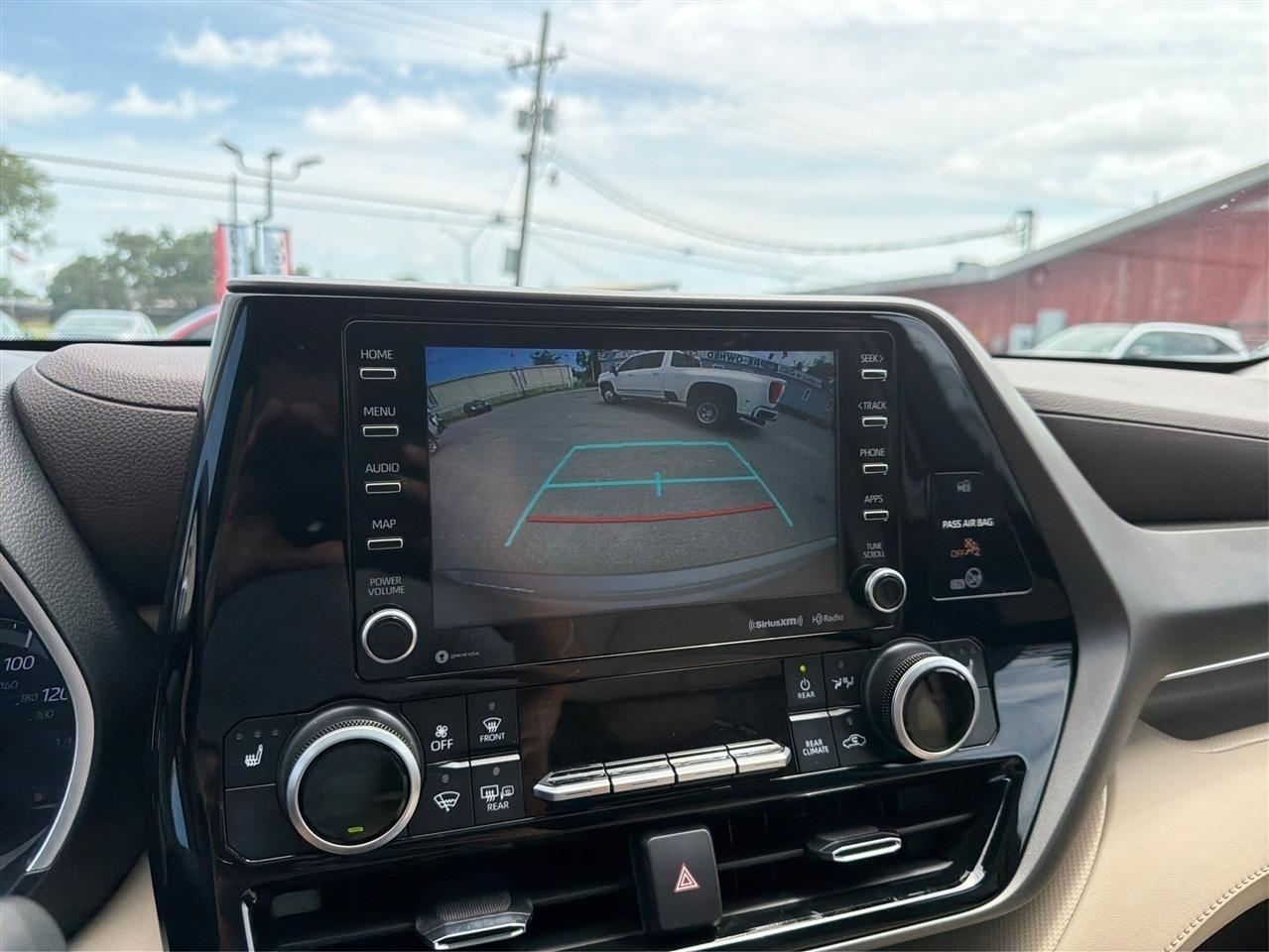 Toyota Highlander Hybrid XLE 2021