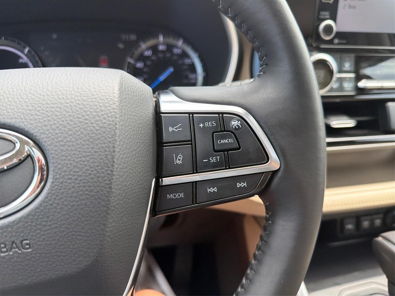 Toyota Highlander Hybrid XLE 2021
