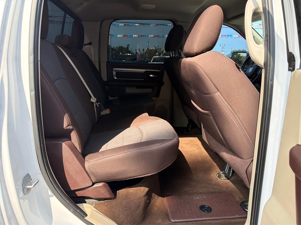 RAM 1500 SLT Crew Cab SWB 2WD 2016