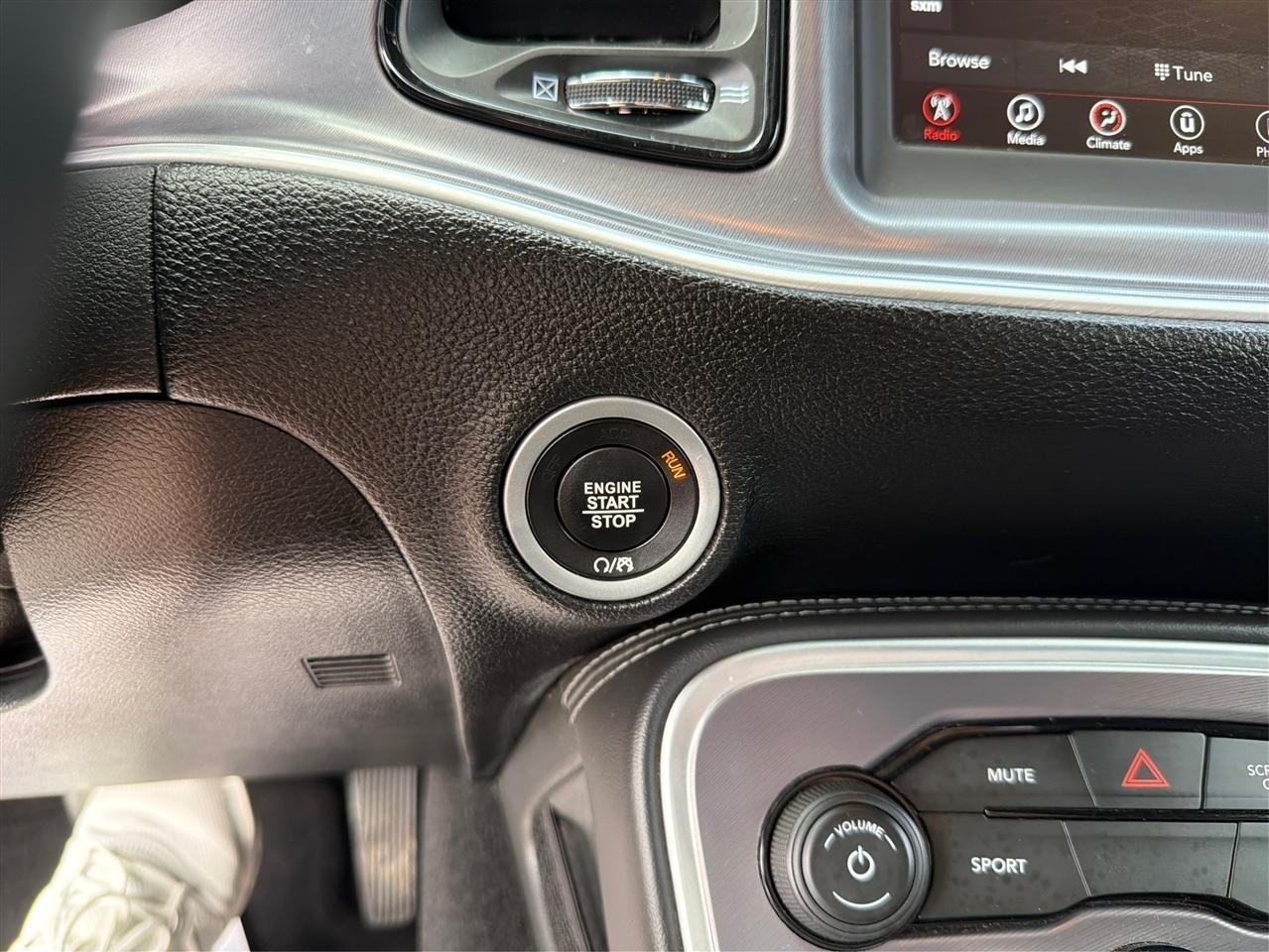 Dodge Challenger SXT 2019