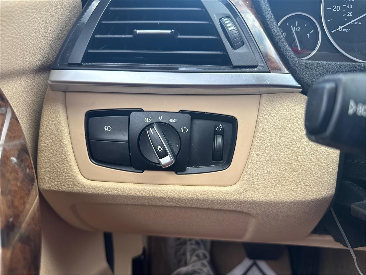 BMW 3-Series 320i Sedan 2015