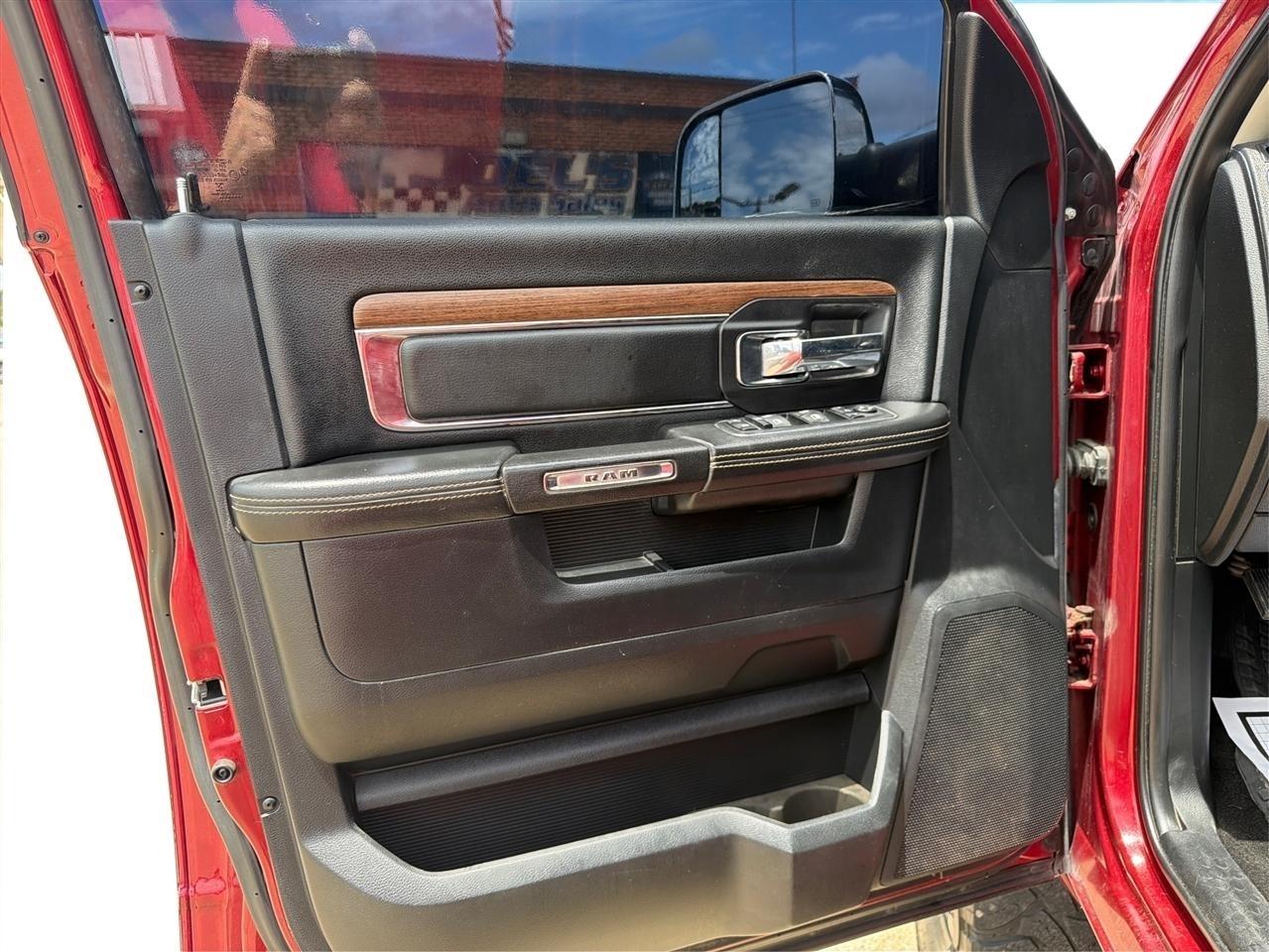 RAM 2500 Laramie Crew Cab SWB 4WD 2015
