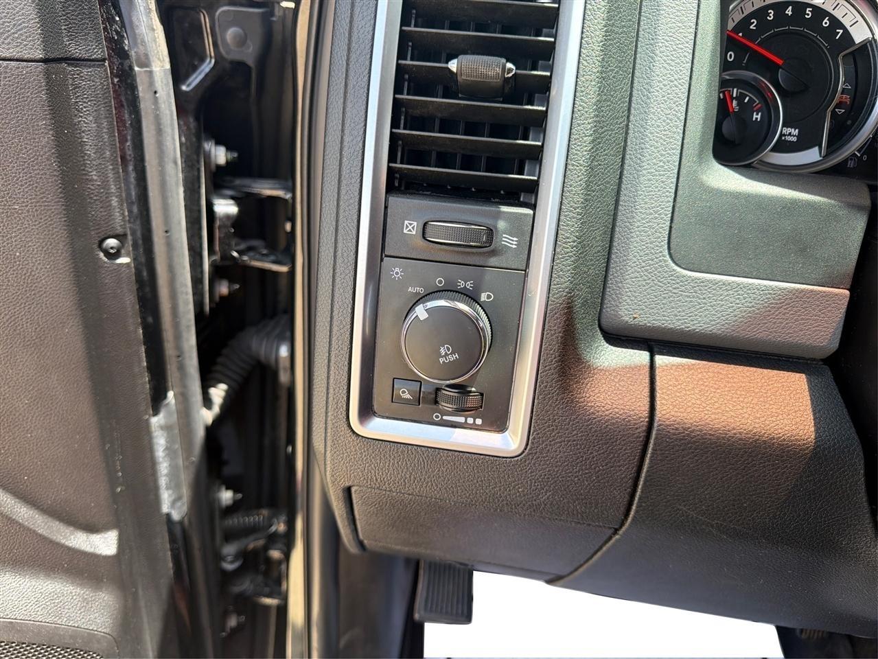 RAM 1500 SLT Crew Cab SWB 2WD 2015