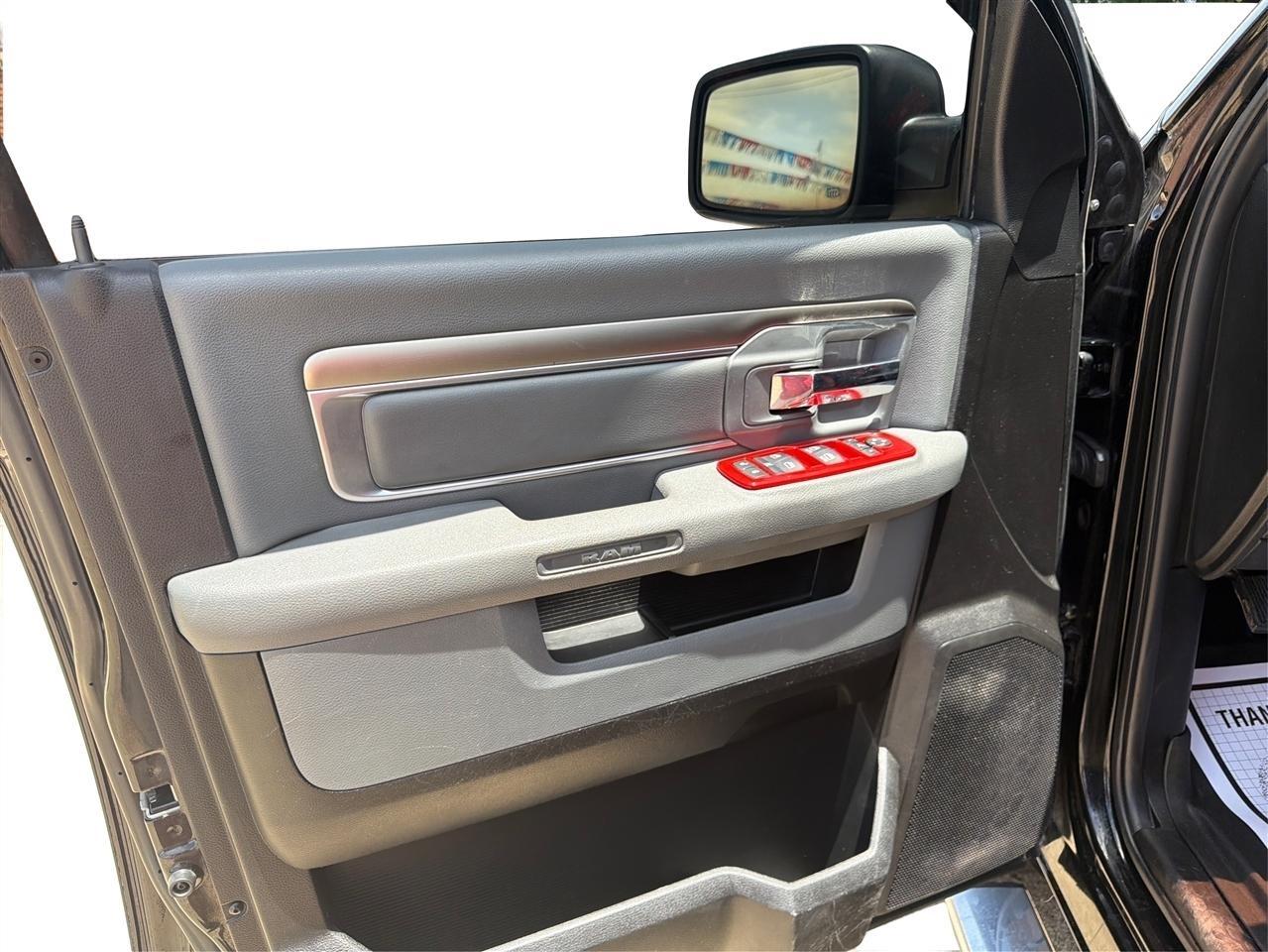 RAM 1500 SLT Crew Cab SWB 2WD 2015