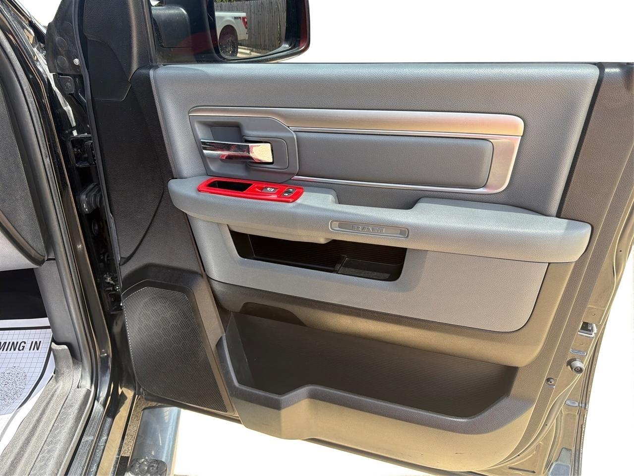 RAM 1500 SLT Crew Cab SWB 2WD 2015