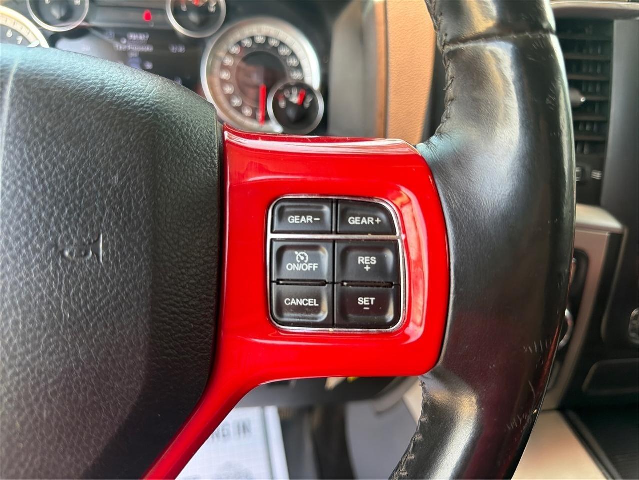 RAM 1500 SLT Crew Cab SWB 2WD 2015
